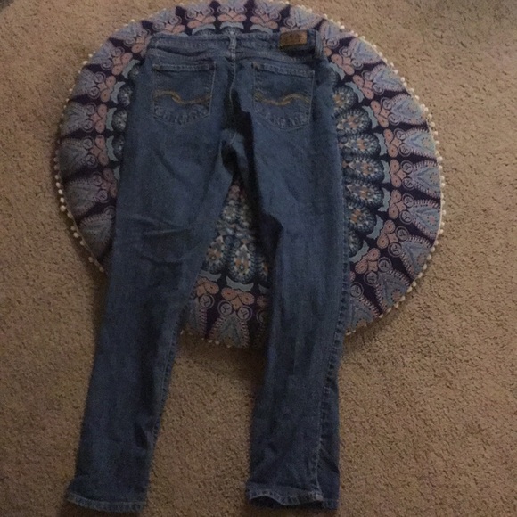 Signature Levi’s Mid Rise Jeans - Picture 2 of 5